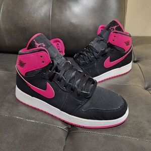 Jordan Retro 1s Size 9.5 Men/Youth Or 11 Women Used